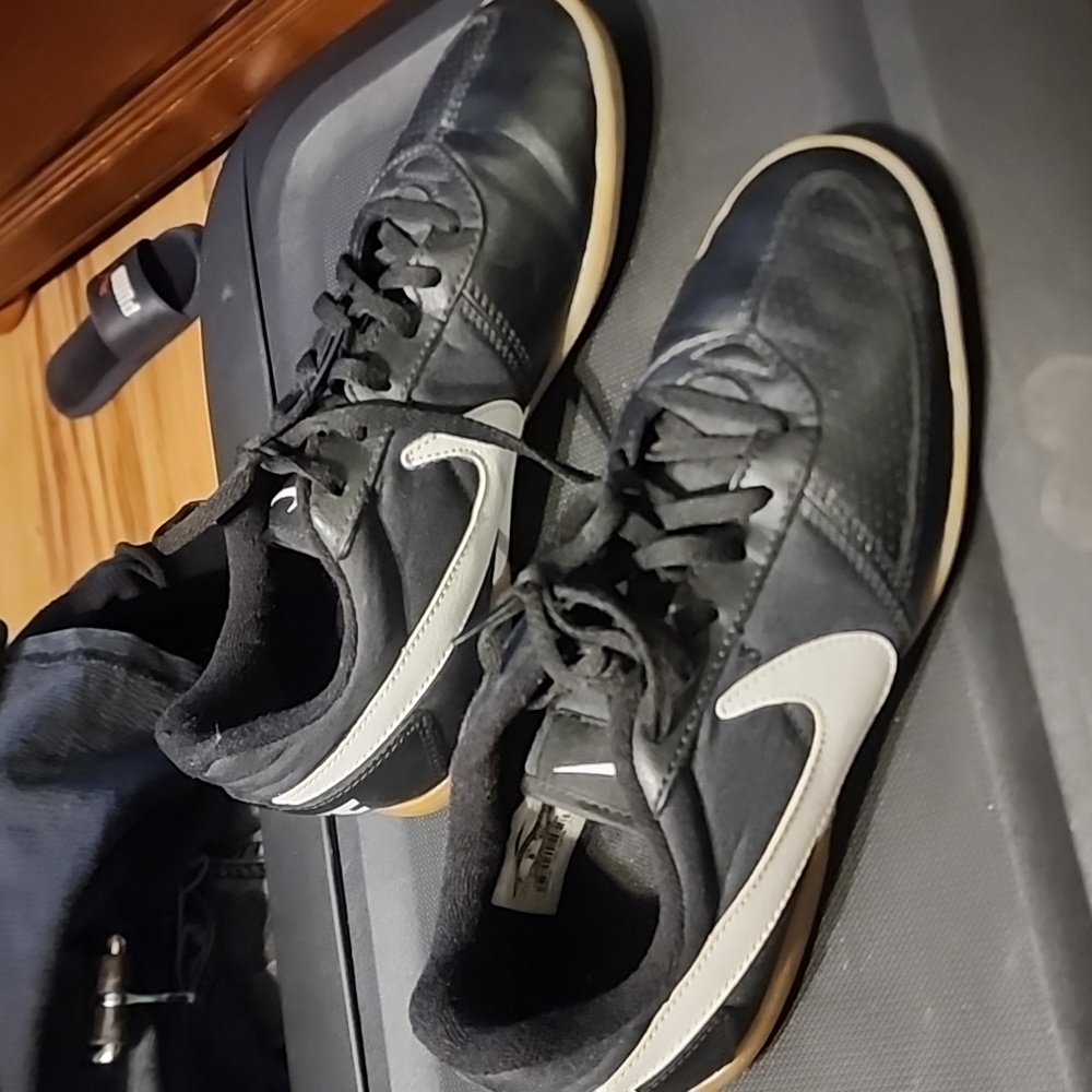 Nike Davinho Indoor Soccer Shoes Sneakers Women Black Sz 7 Used